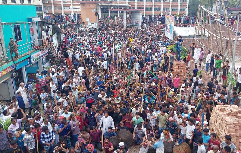 AL men staged a demonstration at Gopalganj’s Kotalipara parishad premises on 10 August